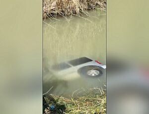 Hafif ticari araç çaya uçtu: 1 ölü, 1 yaralı