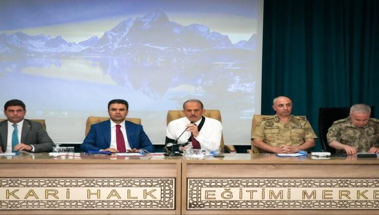 Hakkâri’de okullarda sağlık ve güvenlik toplantısı Vali Taşyapan başkanlığında yapıldı