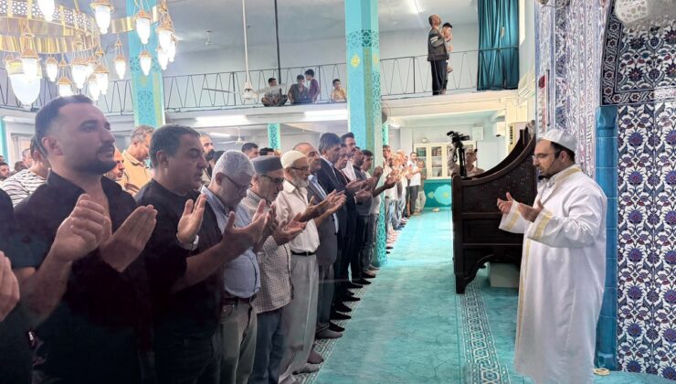 Hatay Reyhanlı’da gemi kazasında kaybolan iki kardeş için gıyabi cenaze namazı kılındı