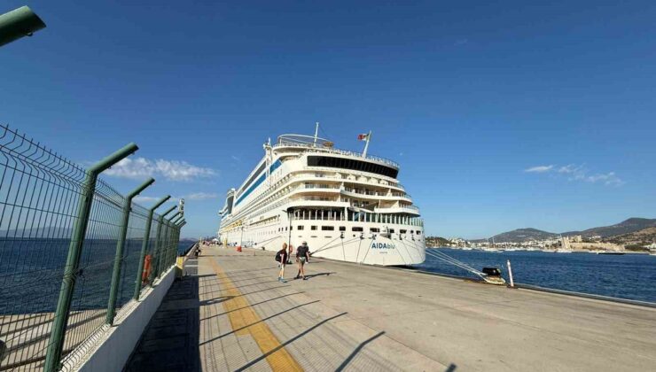 İtalya bayraklı AIDAblu, 2 bin 243 yolcuyla Rodos’tan Bodrum’a geldi