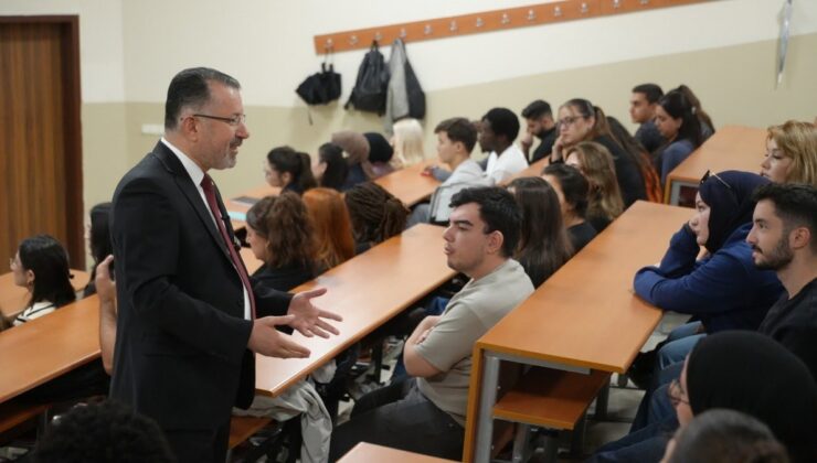 Karabük Üniversitesi Rektörü Kırışık, ilk derste ‘Terörsüz Türkiye’ hedefini anlattı