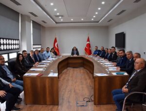 Karapınar Kaymakamı Öztürk, İlçe İdare Şube Başkanları Toplantısı’na başkanlık etti.