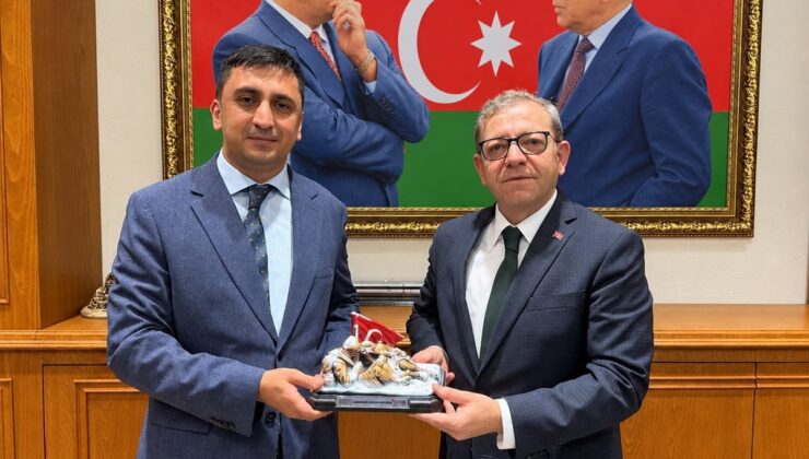 Kars Valisi Polat, Azerbaycan Başkonsolosu Zeynalov’a hayırlı olsun diledi