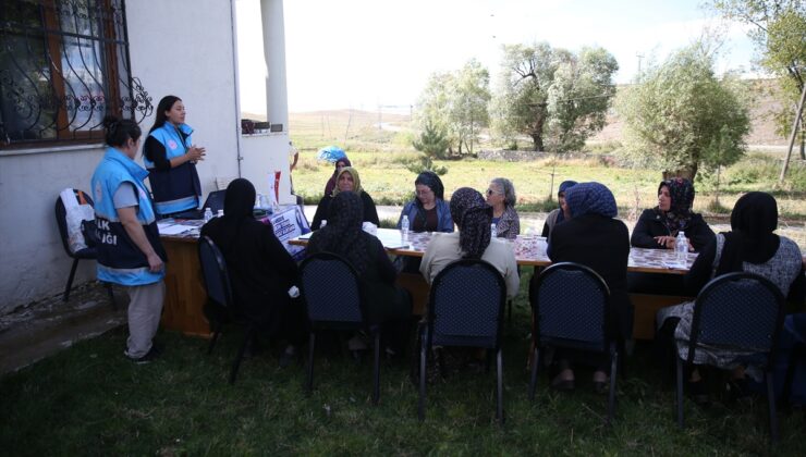 Kars’ta mobil sağlık ekipleri Akbaba köyünde sağlık eğitimi verdi