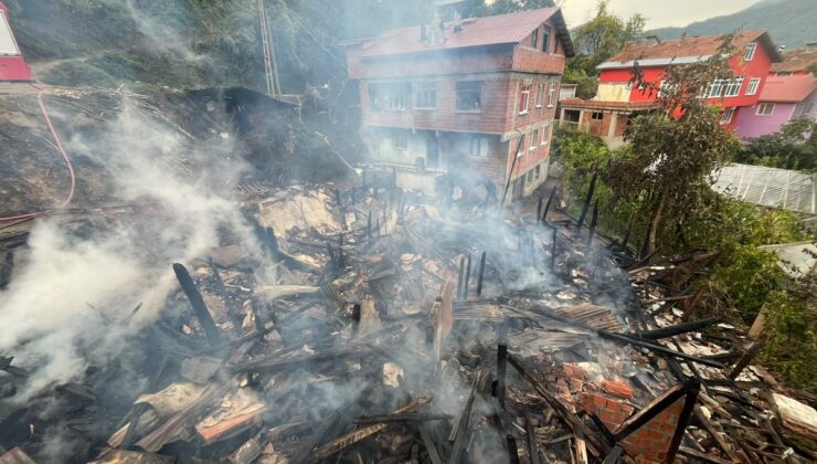 Kastamonu İnebolu’da ahşap ev yangınında 6 büyükbaş, 1 koyun ve 20 tavuk öldü