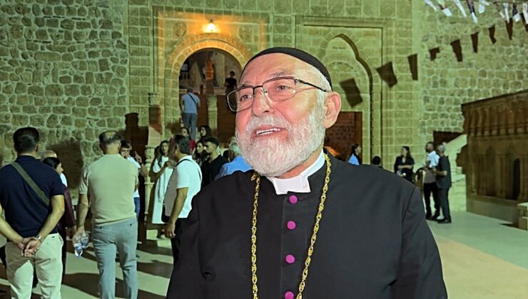 Kıbrıs gazisi Süryani papaz Önder, sol kolunda 2 şarapnel parçası taşıyor