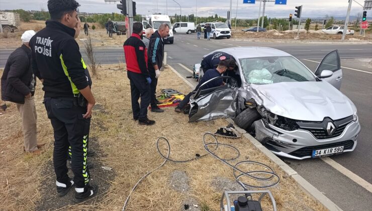 Kırklareli Pınarhisar’da otomobil ile pikap çarpıştı, 4 kişi yaralandı