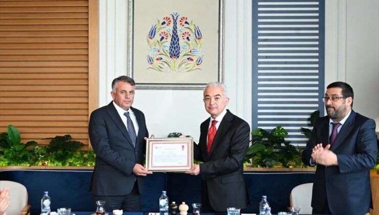 Kırklareli Valisi Turan, Çamuroğlu ve Eviş onuruna düzenlenen veda programına katıldı