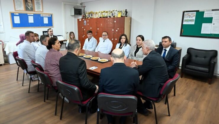 Kırklareli Valisi Turan, okul ziyaretlerine devam ediyor