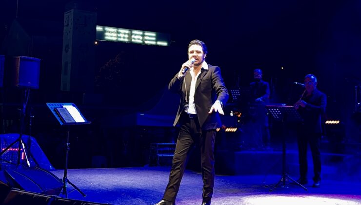 Kırşehir’de 39. Ahilik Haftası konserinde Özgür Can Çoban türküler seslendirdi