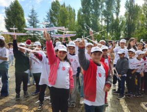 Kırşehir’de köy çocukları için havacılık atölyelerinde etkinlik düzenlendi