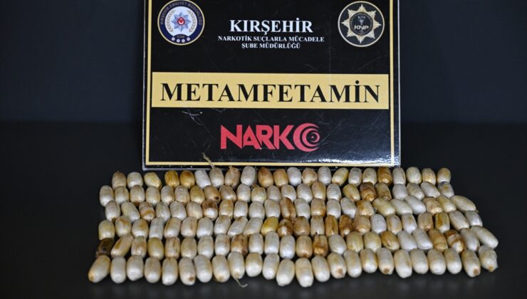Kırşehir’de mide ve bağırsaklarında 1 kilo 159 gram uyuşturucu ele geçirilen zanlı tutuklandı