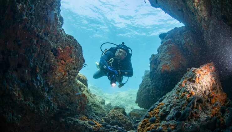 Kuşadası’nın su altı mağara ve kovukları dalışseverlere adrenalini yüksek bir deneyim sunuyor