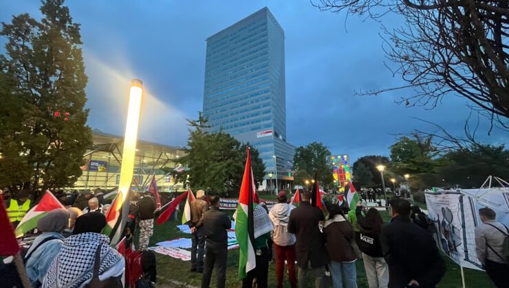 Linz’de Avusturya-İsrail maçı öncesi göstericiler silah ticaretini protesto etti