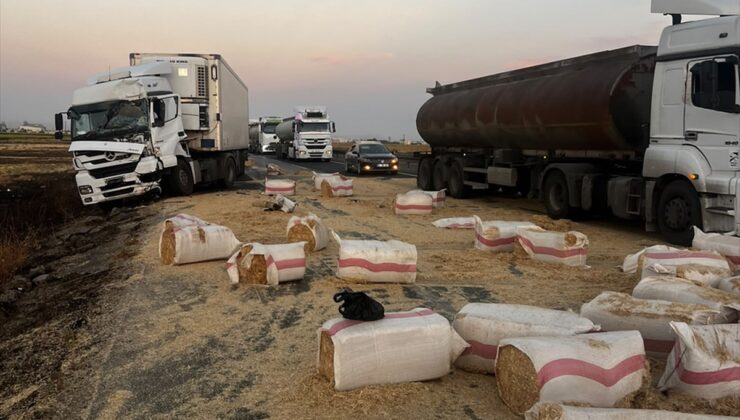 Mardin’de tırla çarpışarak devrilen saman yüklü kamyonetin sürücüsü yaralandı