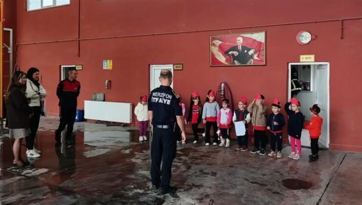 Merzifon’da itfaiye ekipleri anaokulu öğrencilerine 112’yi ve yangını anlattı