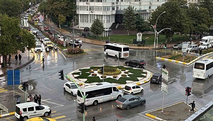 Meteoroloji uyarısının ardından Edirne’de sağanak günlük yaşamı etkiledi