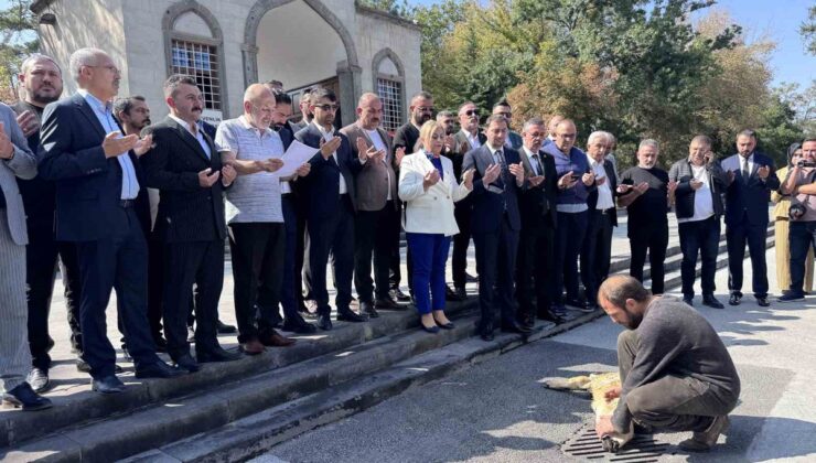 MHP Kayseri İl Yönetimi türbede dua etti, adak kurbanı kesildi