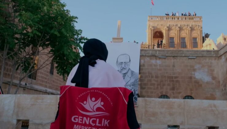 Midyat Gençlik Merkezi’nde Neşet Ertaş için portre çizilip türküleri söylendi