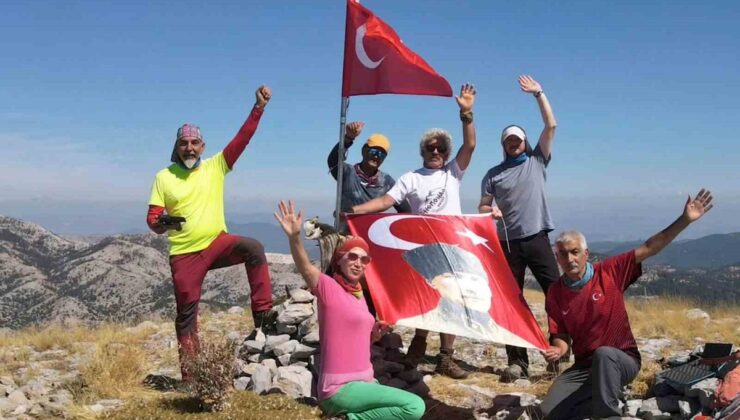Muğlalı dağcılar Gaziler Günü için 1745 rakımlı Ayıçtu Zirvesi’ne Türk bayrağı çekti