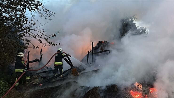 Ordu Fatsa’da metruk evde çıkan yangın söndürüldü, ev kullanılamaz hale geldi
