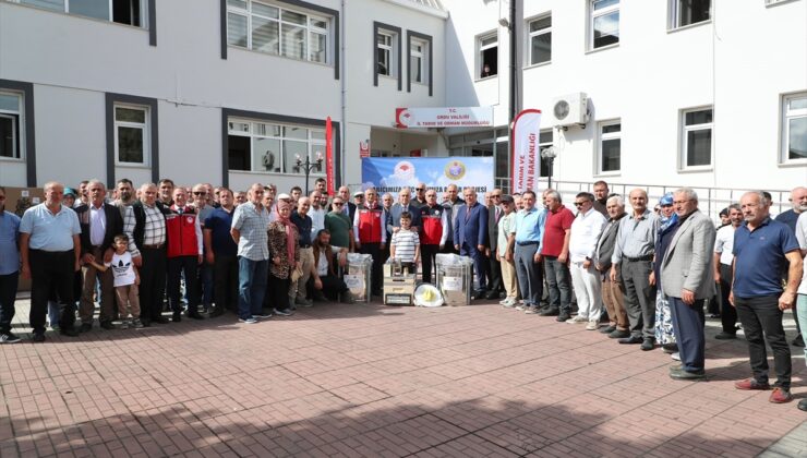 Ordu’da arıcılara bal süzme makinesi dağıtıldı