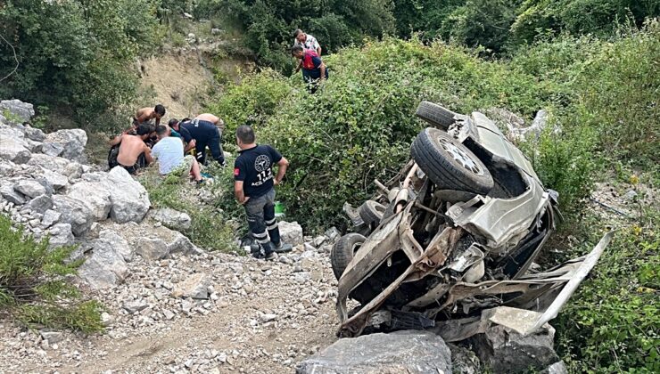 Osmaniye’de şarampole devrilen otomobilin sürücüsü yaralandı