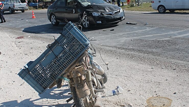 Otomobilin çarptığı motosikletin sürücüsü öldü