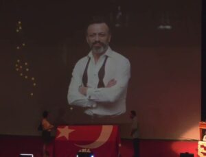 Oyuncu Serhat Kılıç için Muhsin Ertuğrul Sahnesi’nde cenaze töreni düzenlendi