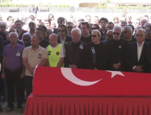 Oyuncu Serhat Kılıç, Karşıyaka Mezarlığı’nda toprağa verildi