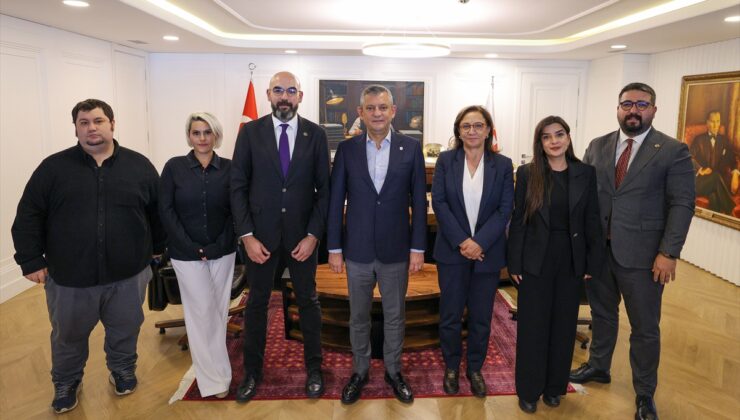 Özgür Özel, Çağdaş Gazeteciler Derneği Başkanı El’i ve beraberindekileri kabul etti