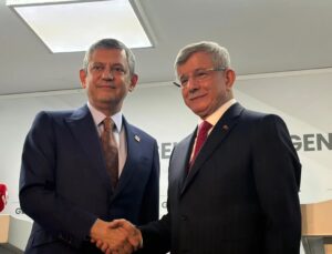 Özgür Özel’den Ahmet Davutoğlu’na Dayanışma Telefonu