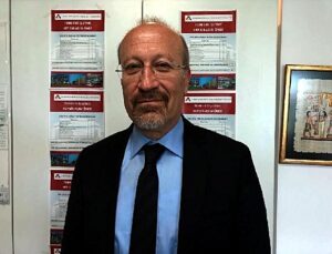 Prof. Dr. Aktaş son gelişmeleri değerlendirdi : “Borsada gördüğümüz manzara şu: Kendi hissesiyle oynayan patronlar bile var. Bunlar tehlikeli şeyler”