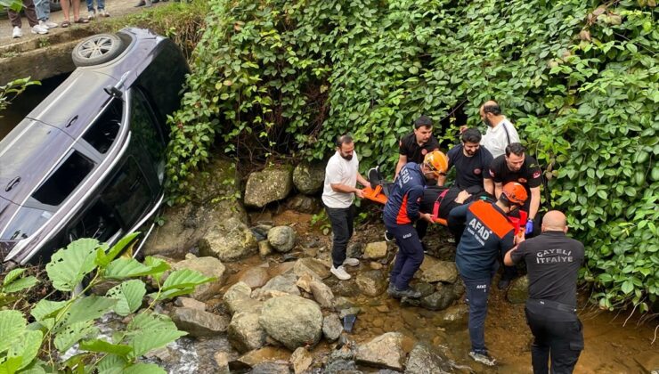 Rize Çayeli’de otomobil dere yatağına devrildi, 6 kişi yaralandı