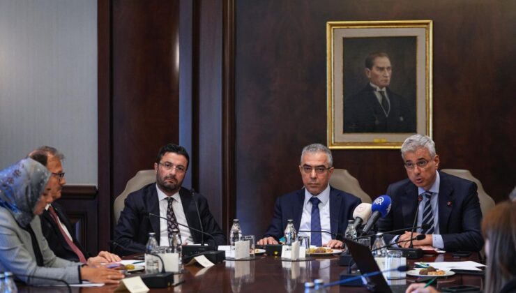 Sağlık Çalışanları ve Yerli Üretim İçin Hukuk Politikaları Toplantısı