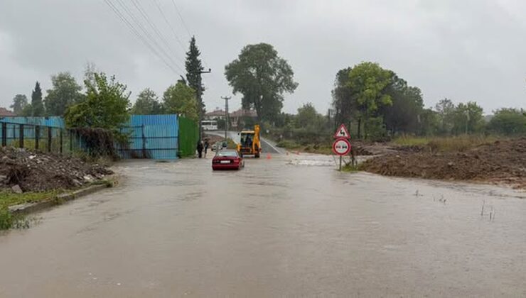 Sakarya’da sağanak ulaşımı vurdu, Akyazı’da köprüler trafiğe kapatıldı