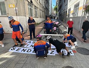 Samsun’da Bilge Pedallar, kanser tedavisi gören Arzu Şimşek’e moral ziyareti yaptı