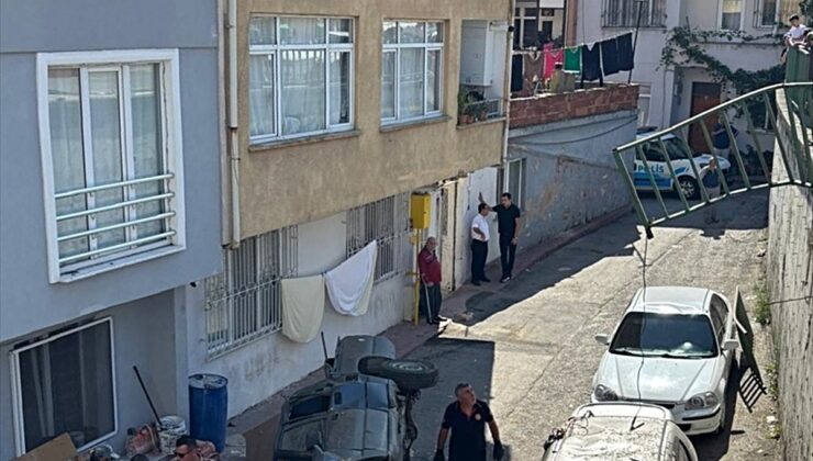 Samsun’da istinat duvarından araçların üzerine düşen pikaptaki 2 kişi yaralandı