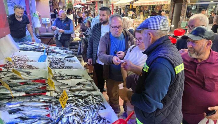Samsun’da palamut bolluğu fiyatı düşürdü! Kiloluk palamutun tanesi 90 TL’ye indi