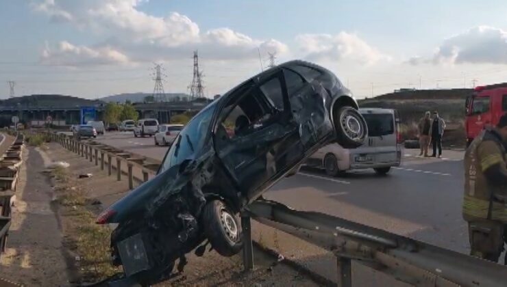 Sancaktepe’de bariyere çarpan otomobilin sürücüsü yaralanarak hastaneye kaldırıldı