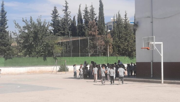 Şanlıurfa Karaköprü’deki 5,4 büyüklüğündeki deprem sonrası eğitime 1 gün ara verildi