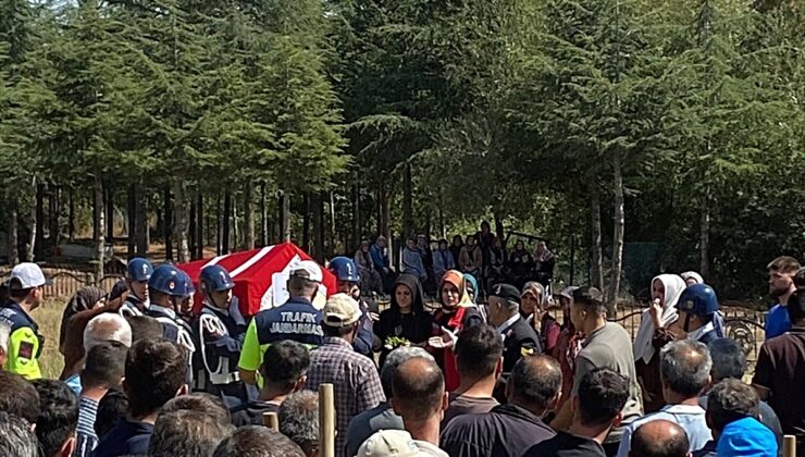 Şanlıurfa’da kalp krizi sonucu yaşamını yitiren jandarma uzman çavuşun cenazesi Konya’da defnedildi