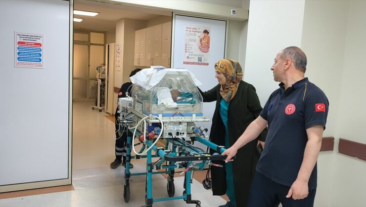 Siirt’te doğumsal kalp hastası 8 günlük bebek ambulans uçakla Ankara’ya sevk edildi.