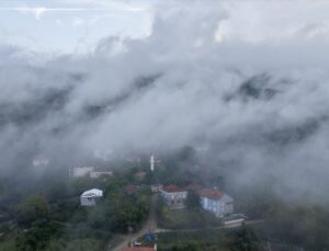 Sinop Türkeli’de sağanak sonrası oluşan bulutlar ormanlık alanda dronla görüntülendi