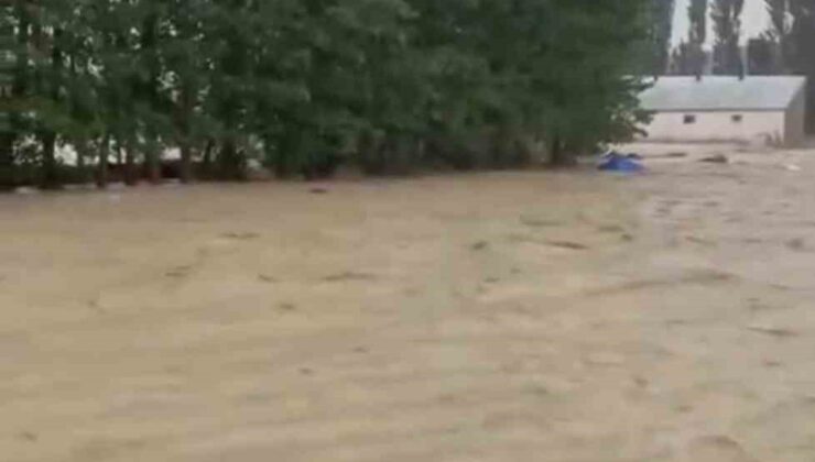 Sivas Güney Köyü’nde sağanak sonrası sel, tarım arazilerine büyük zarar verdi