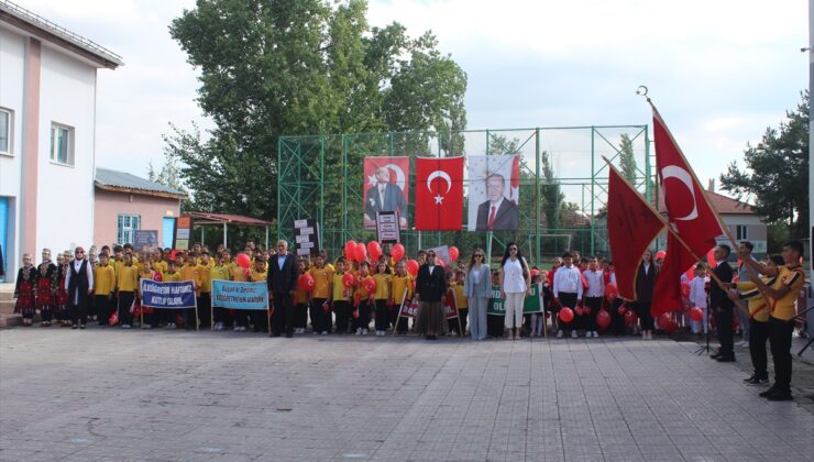 Sivas Şarkışla’da İlköğretim Haftası programı Gürçayır’da düzenlendi