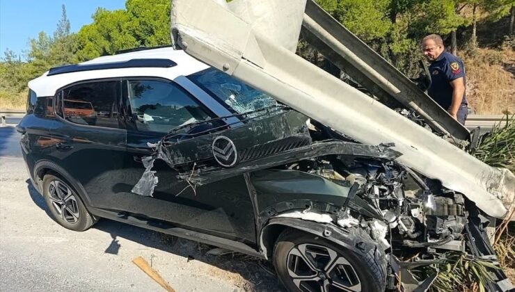 Söke’de bariyerlere çarpan otomobilin sürücüsü yaralandı
