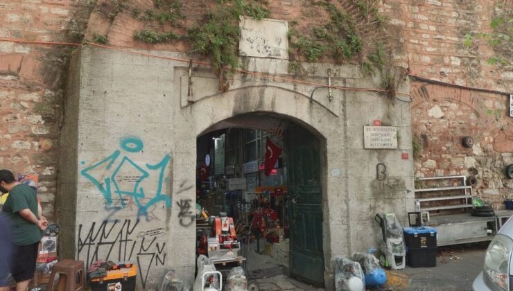 Tarihi Galata Bedesteni’nin duvarlarına grafiti