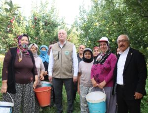 TZOB Genel Başkanı Bayraktar, Çivril’de elma üretiminde 4,5 milyon ton bekliyor