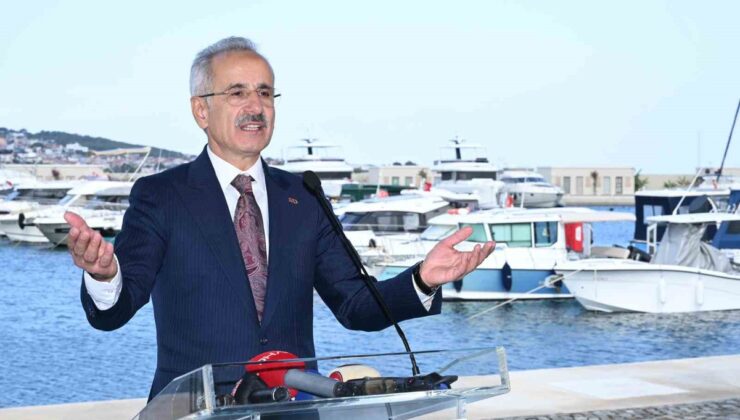 Uraloğlu, ilk yerli emici tarama gemisi UAB MAVİ VATAN’ın suya indirildiğini bildirdi